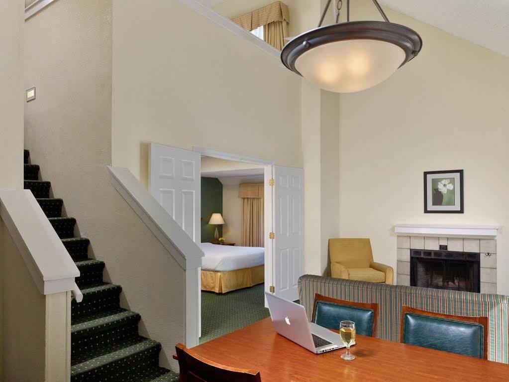 Sonesta Simply Suites Cleveland Airport Middleburg Heights Exteriér fotografie